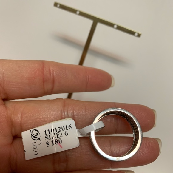 Ring - Picture 3 of 4